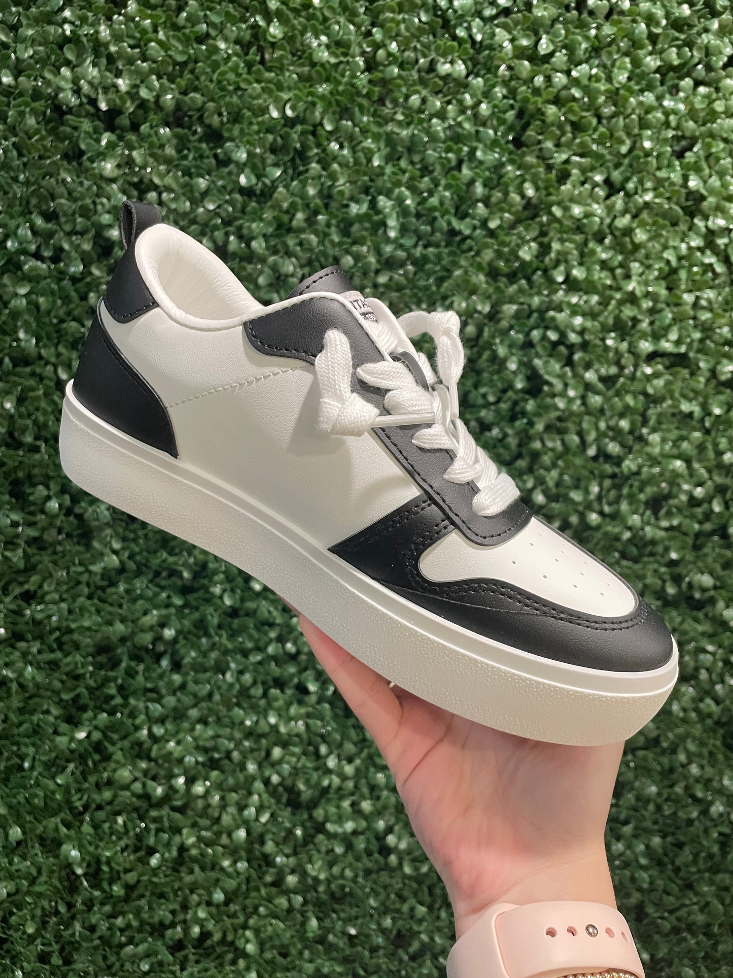 Vintage Havana Black & Gold Aura 10 Sneakers