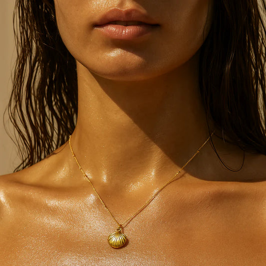Ellie Vail Georgina Shell Pendant Necklace
