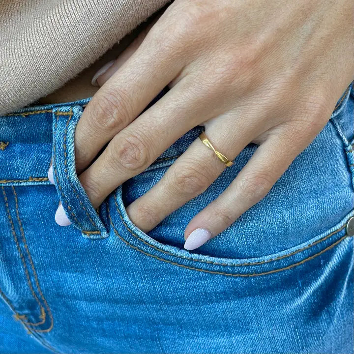 Nikki Smith Viv Twisted Ring